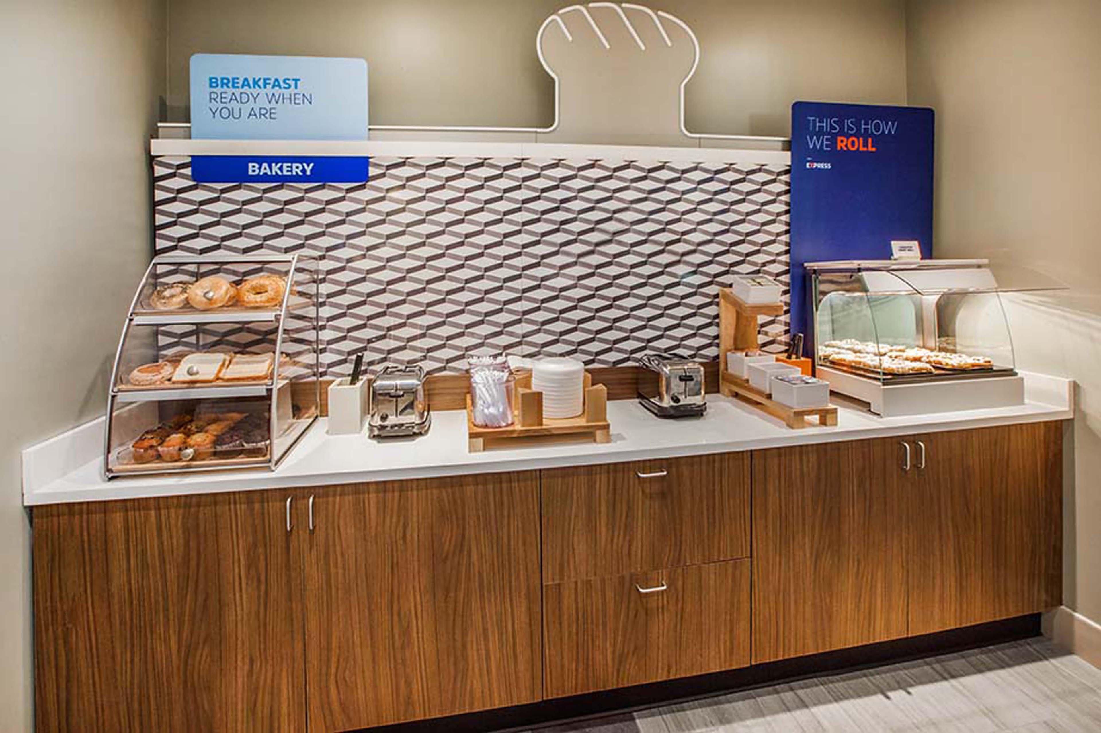 Hotel Express & - Metrocenter Downtown By Ihg Nashville