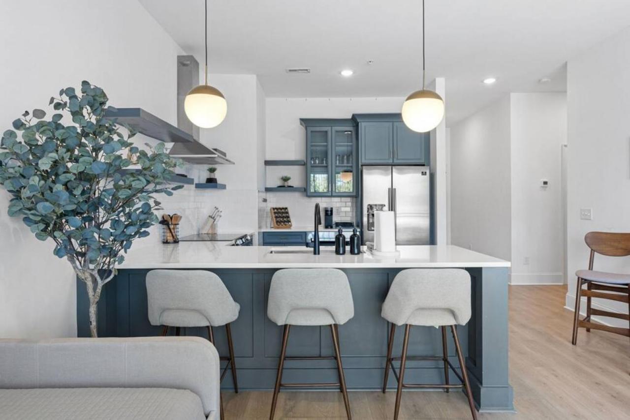 Stunning Spacious 6 Beds, 2 Bedroom In Walkable Area Apartment *