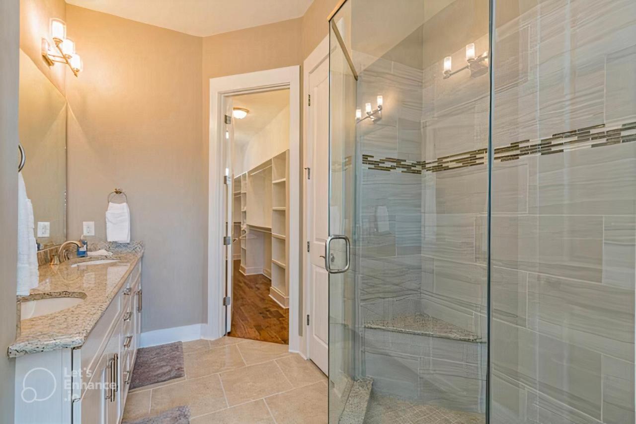 Glitz & Guitars I Stylish 3br With Rooftop Hot Tub In East