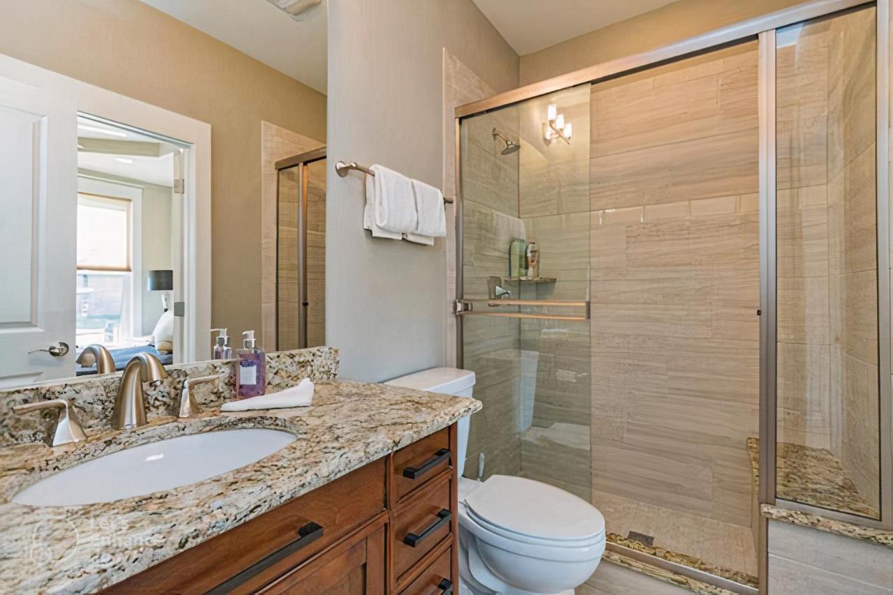 Glitz & Guitars I Stylish 3br With Rooftop Hot Tub In East