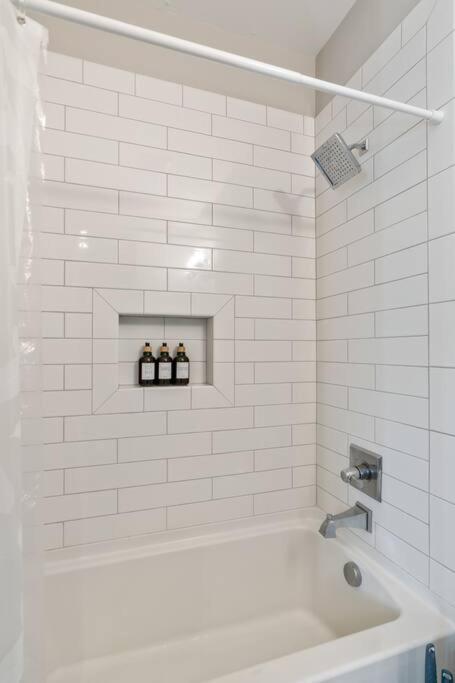 King Bed, Balcony, Covered Patio & Firepit! 8 Minutes From Broadway Nashville