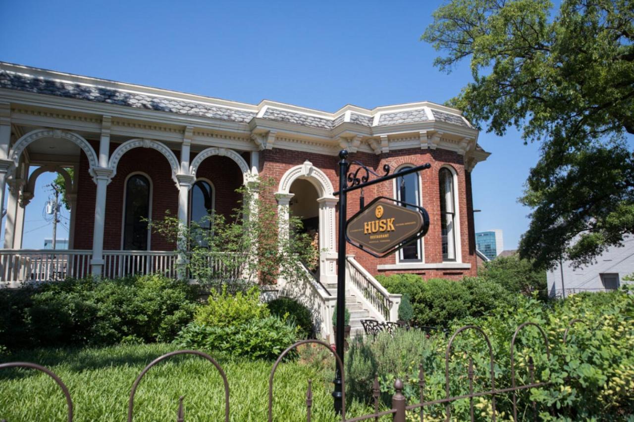 Stylish Downtown 3 Beds, 1 Bedroom With Private Patio, Parking Apartment Nashville