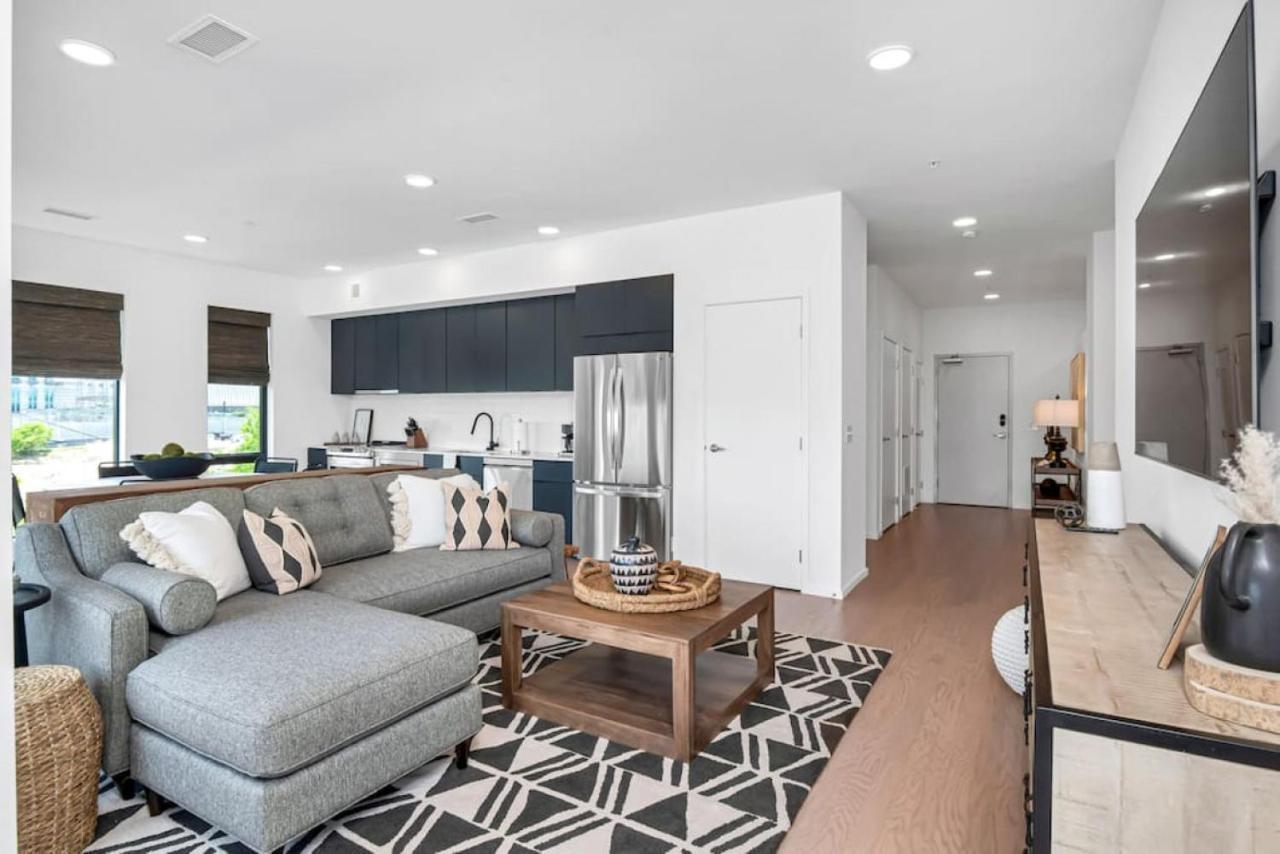 Penthouse River View Walk Downtown, Garage Parking Holiday home