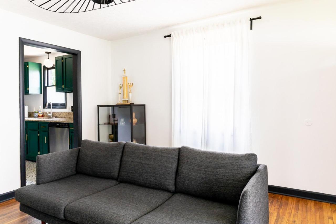 Mid-century Modern Near Downtown With Free Parking Holiday home