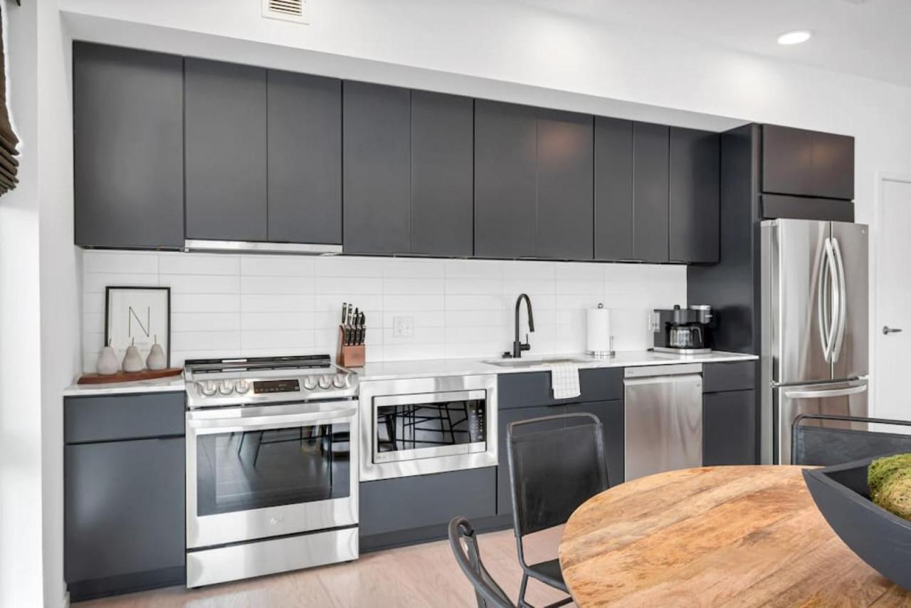 Penthouse River View Walk Downtown, Garage Parking Holiday home *