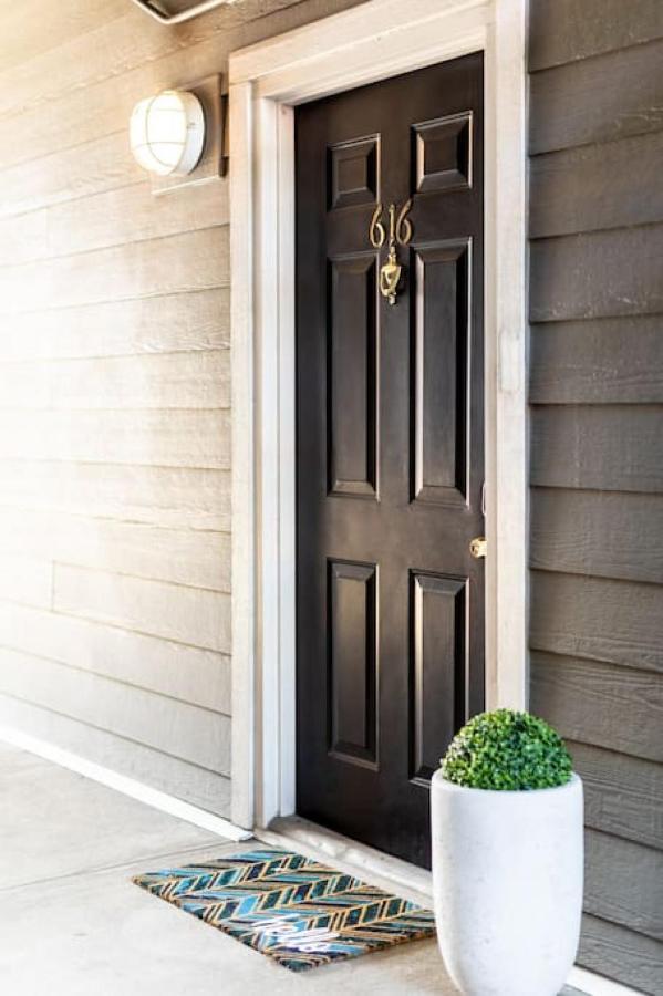 Stylish Downtown 3 Beds, 1 Bedroom With Private Patio, Parking