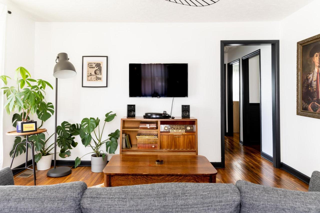 Mid-century Modern Near Downtown With Free Parking Holiday home