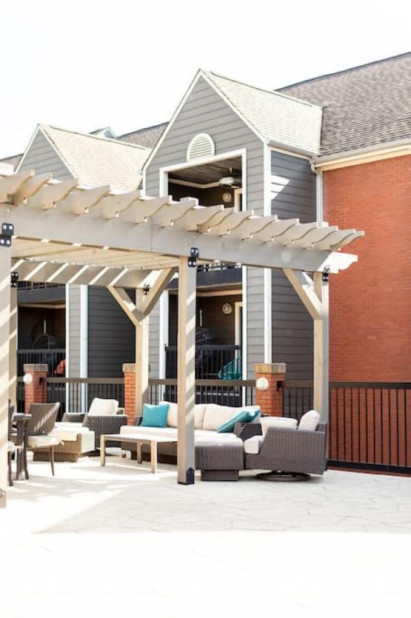 Stylish Downtown 3 Beds, 1 Bedroom With Private Patio, Parking *