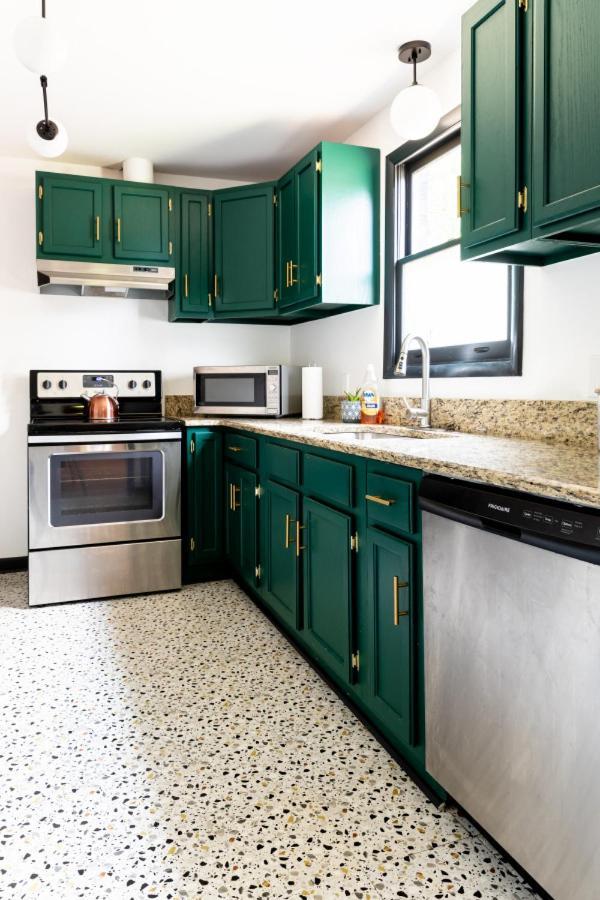 Mid-century Modern Near Downtown With Free Parking Nashville