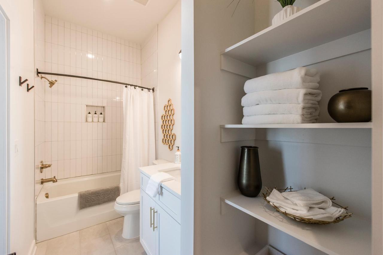 Brand New 4 Bedroom 4bath Townhome With Amazing Rooftop! *