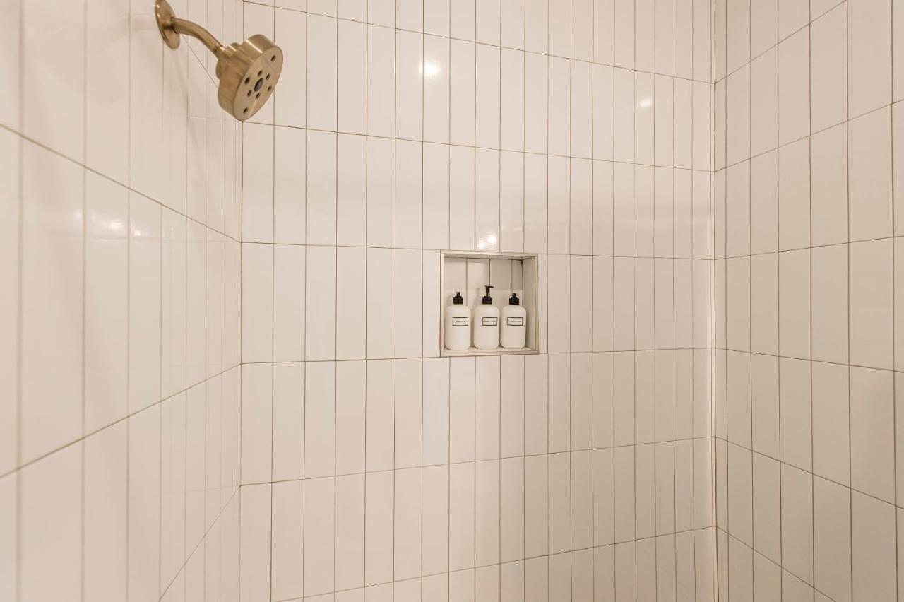 Brand New 4 Bedroom 4bath Townhome With Amazing Rooftop! *