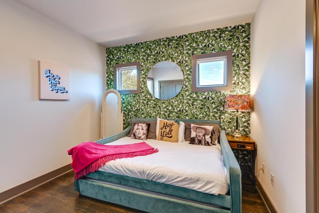 Vibrant With Deck, 2 Mi To Downtown Nashville! *