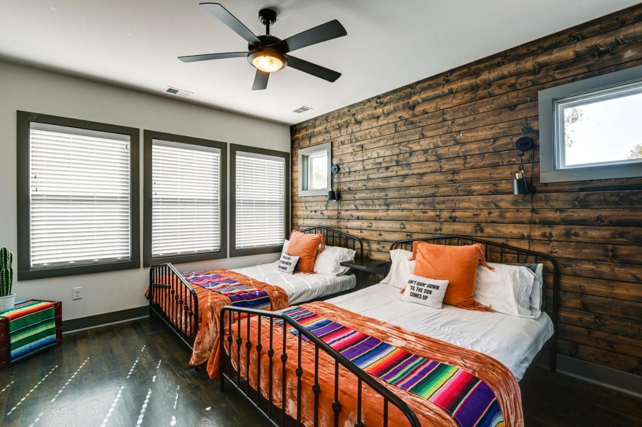 Vibrant With Deck, 2 Mi To Downtown Nashville! * Nashville