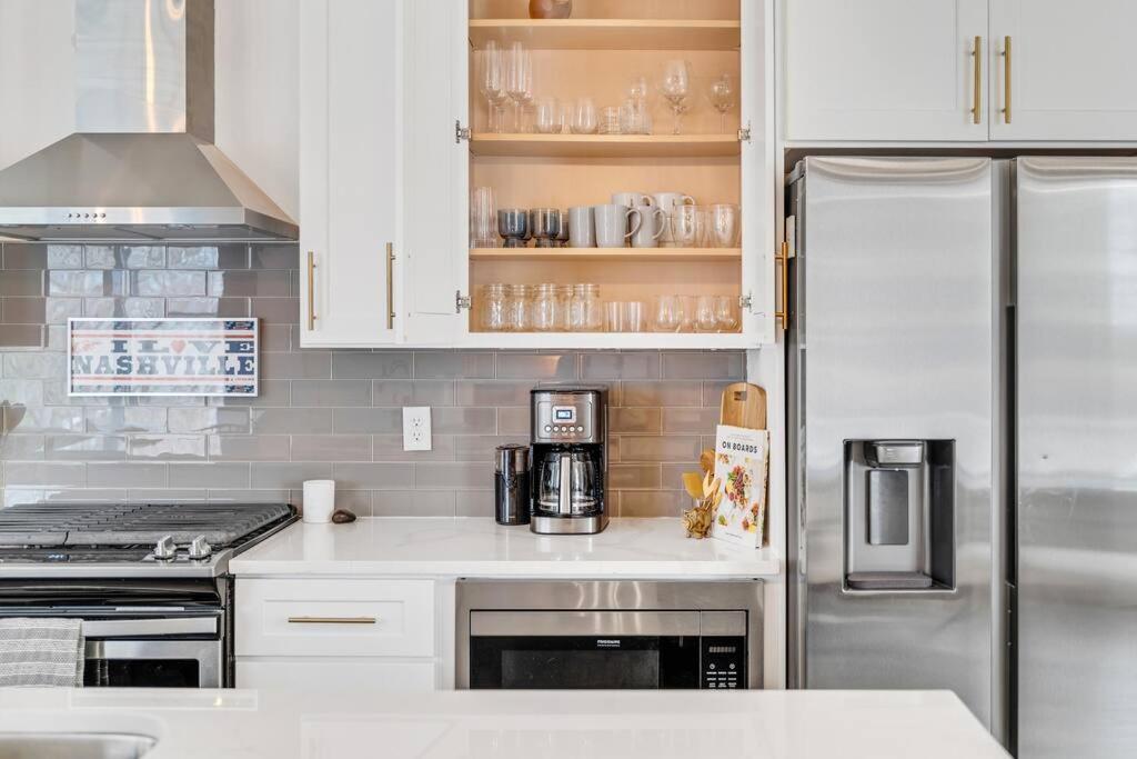 Instagrammable W/ Rooftop Deck, 3 Bdrm Nashville