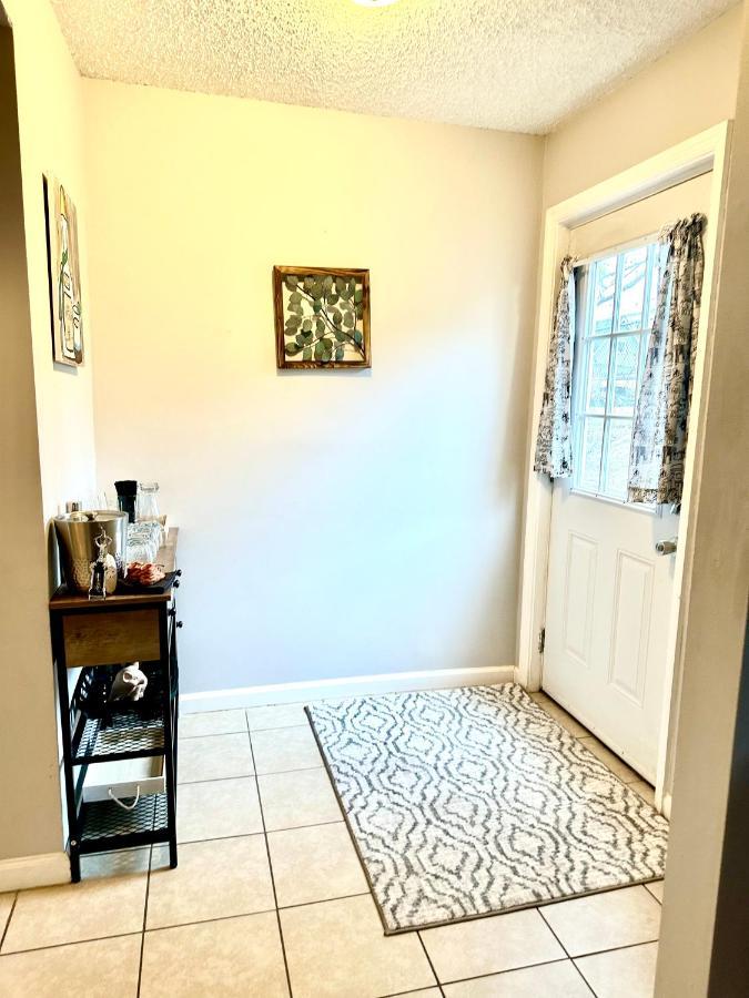 Lovely 2-bedroom W/balcony And Free Parking * Nashville