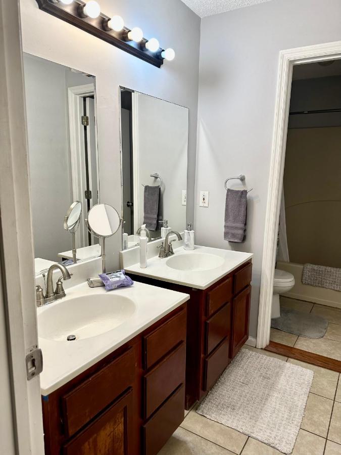 Lovely 2-bedroom W/balcony And Free Parking * Nashville