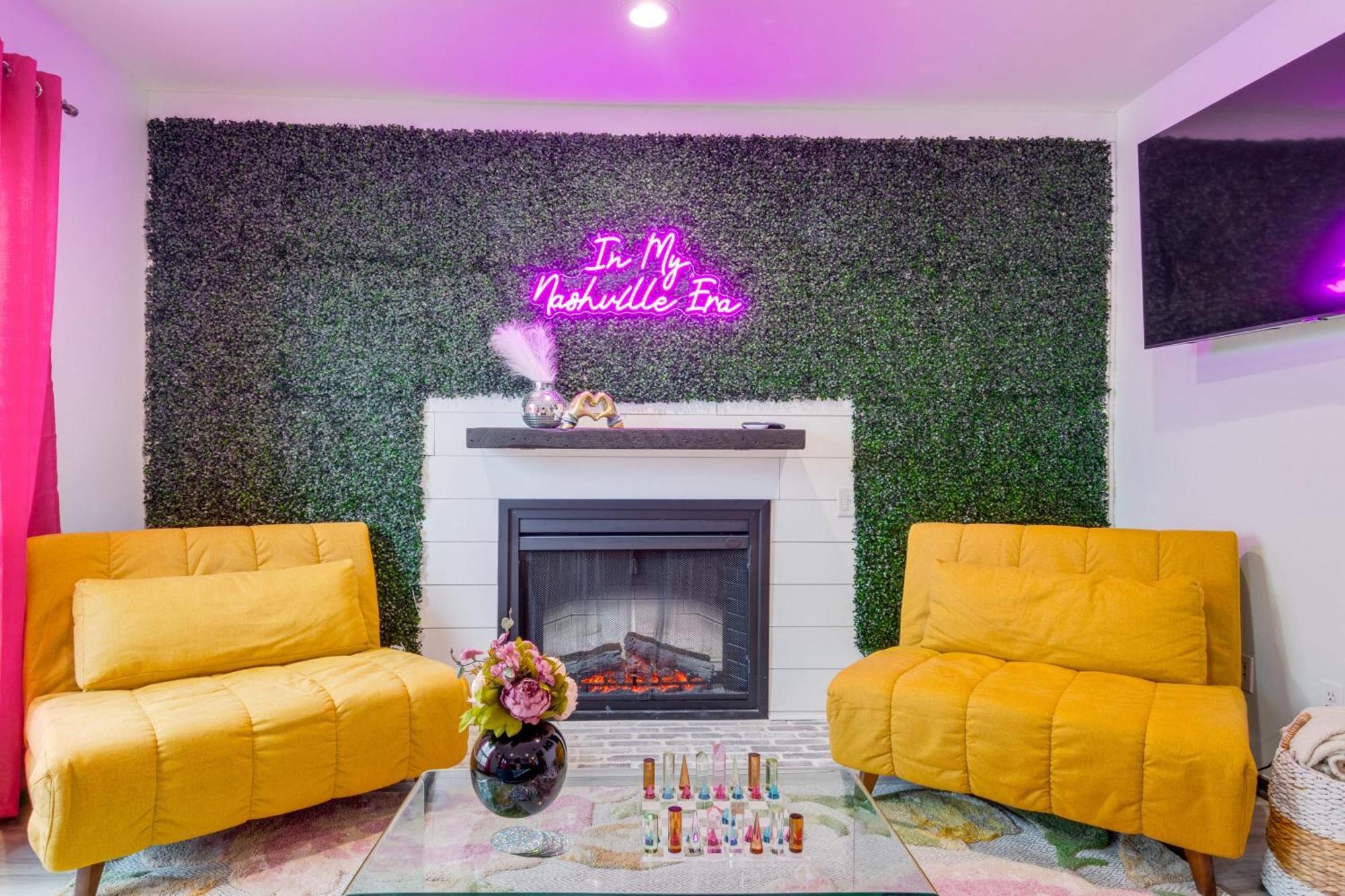 Swifties Sittin By The Water Apartment Nashville