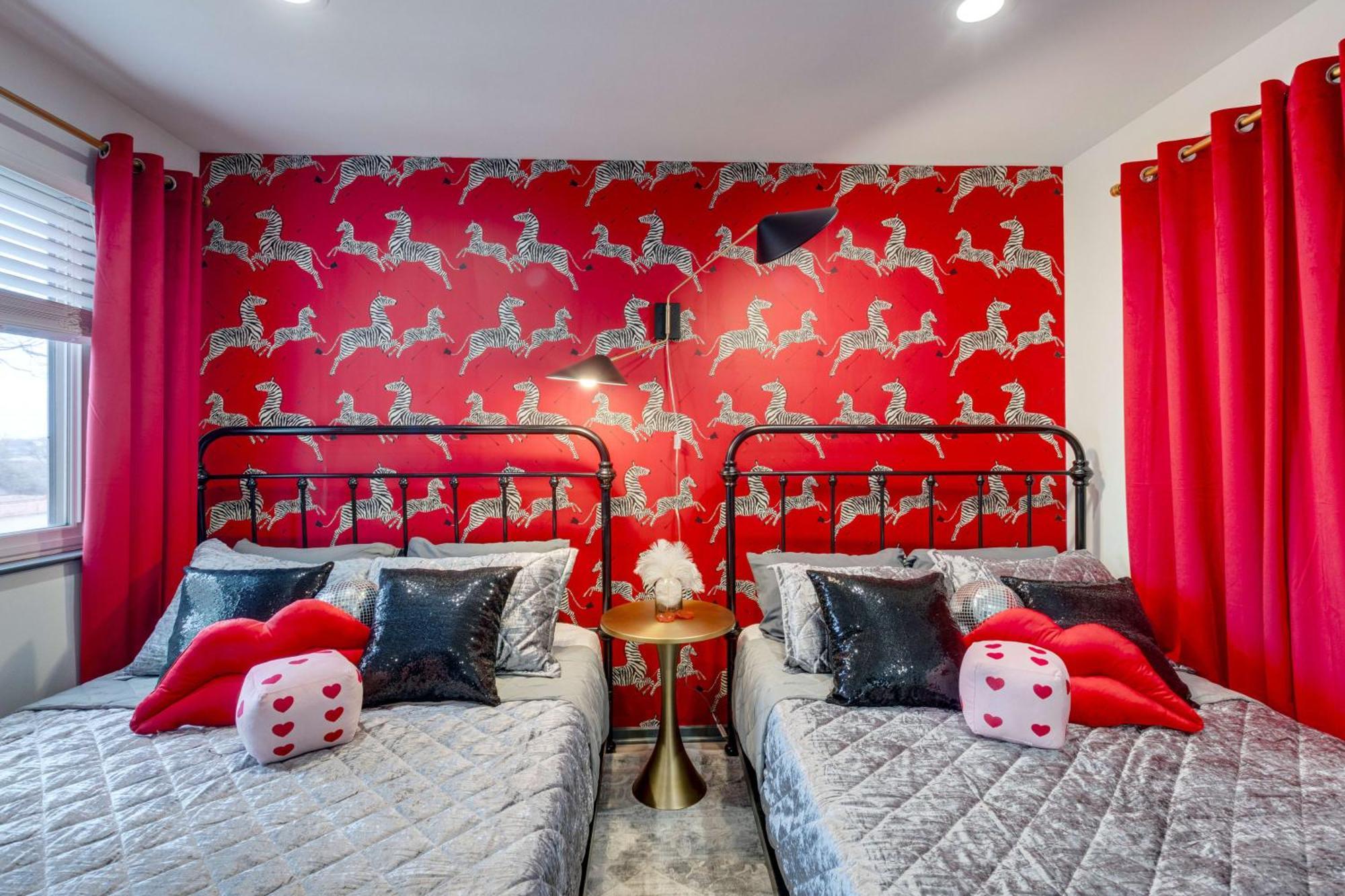 Swifties Sittin By The Water Apartment Nashville