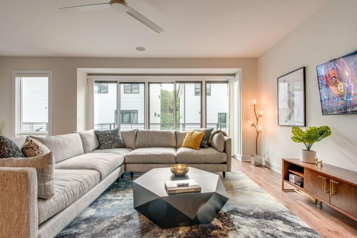 Downtown Luxury - 10 Beds & Free Parking Holiday home *
