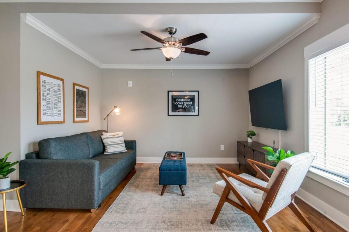 New With 2 King Beds Walk To Bars Apartment