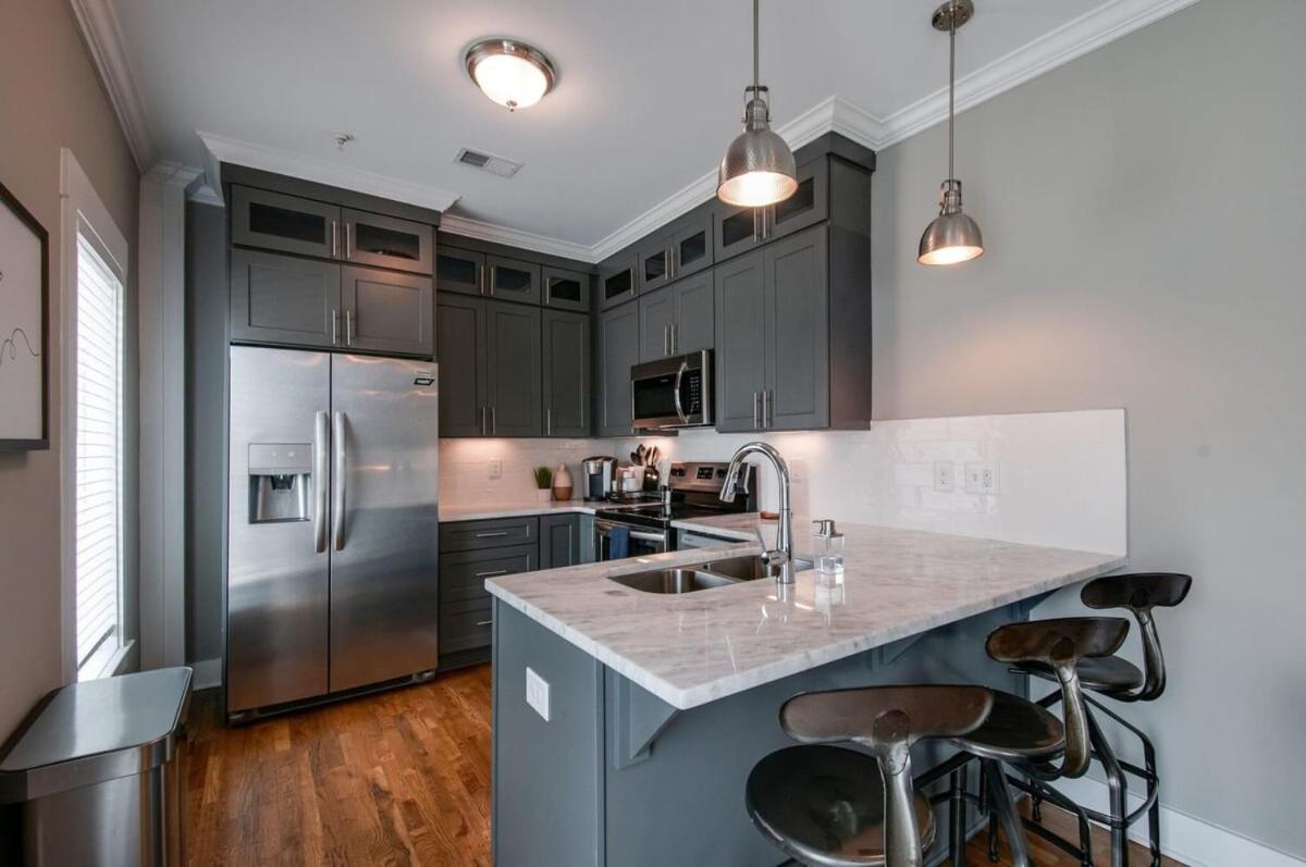 Apartment New With 2 King Beds Walk To Bars