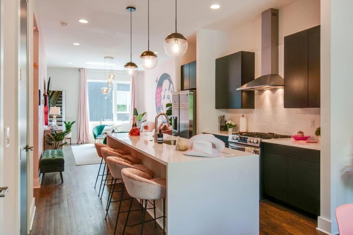 New Dollys Dream 12 Beds Downtown Nash Opry Karaoke Holiday home *