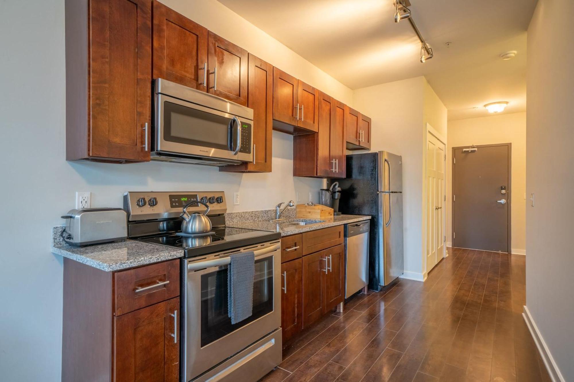 Cozysuites Musicrow Astonishing With Free Parking 23 Apartment