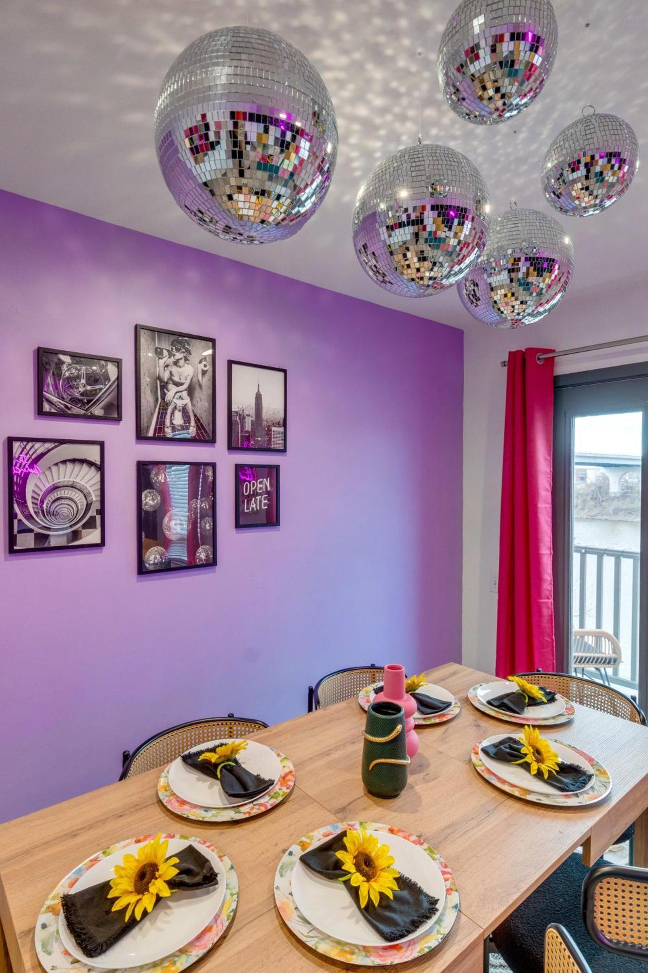 Swifties Sittin By The Water