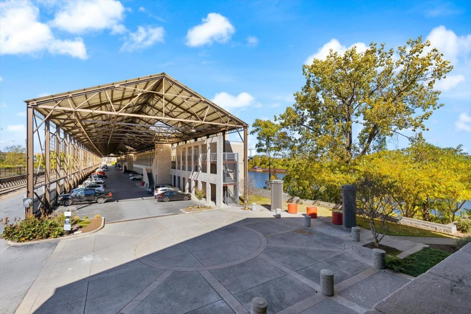 Swifties Sittin By The Water Nashville