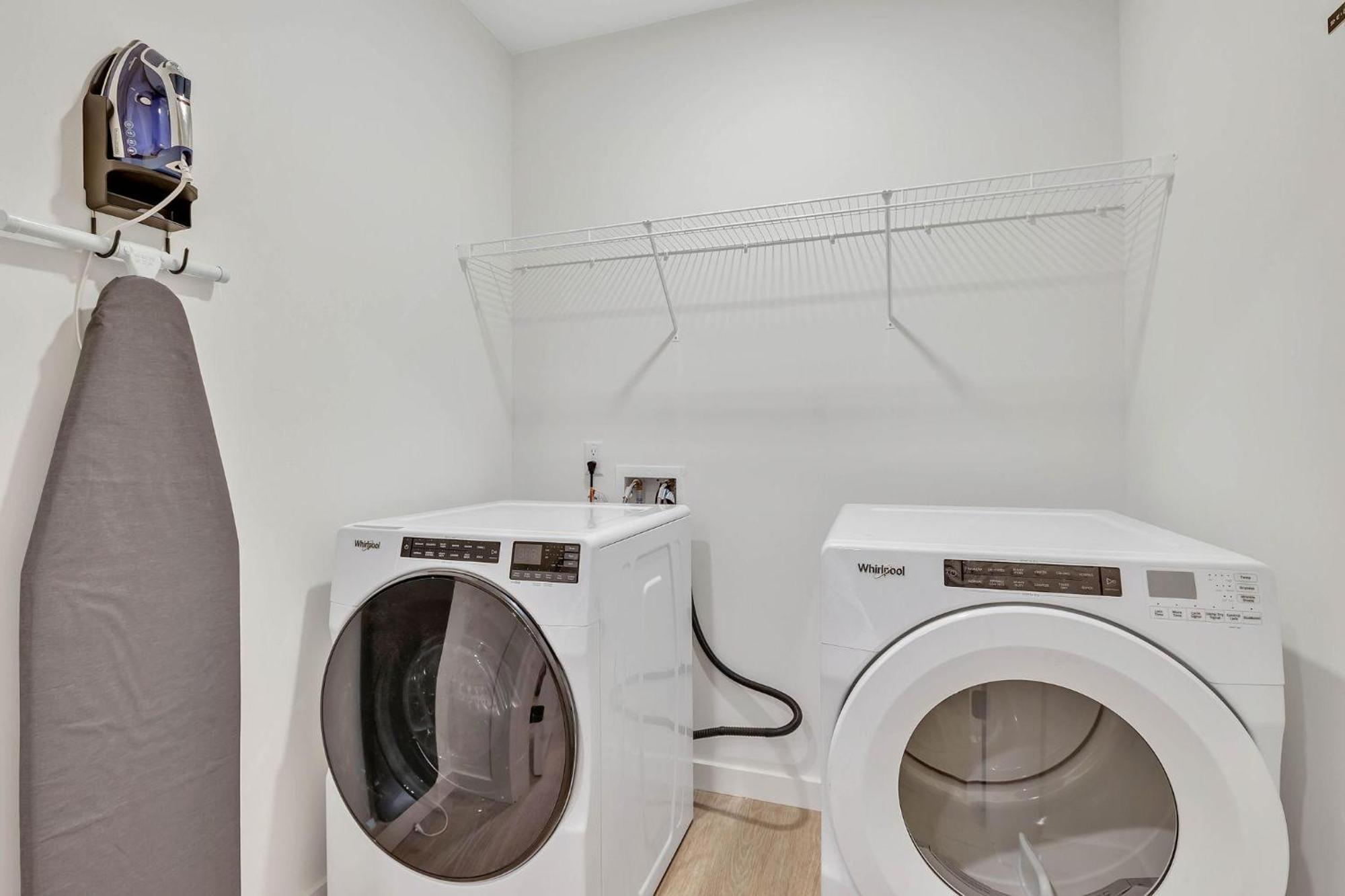 Hyve - Southern Comfort - Walk To Broadway Holiday home *