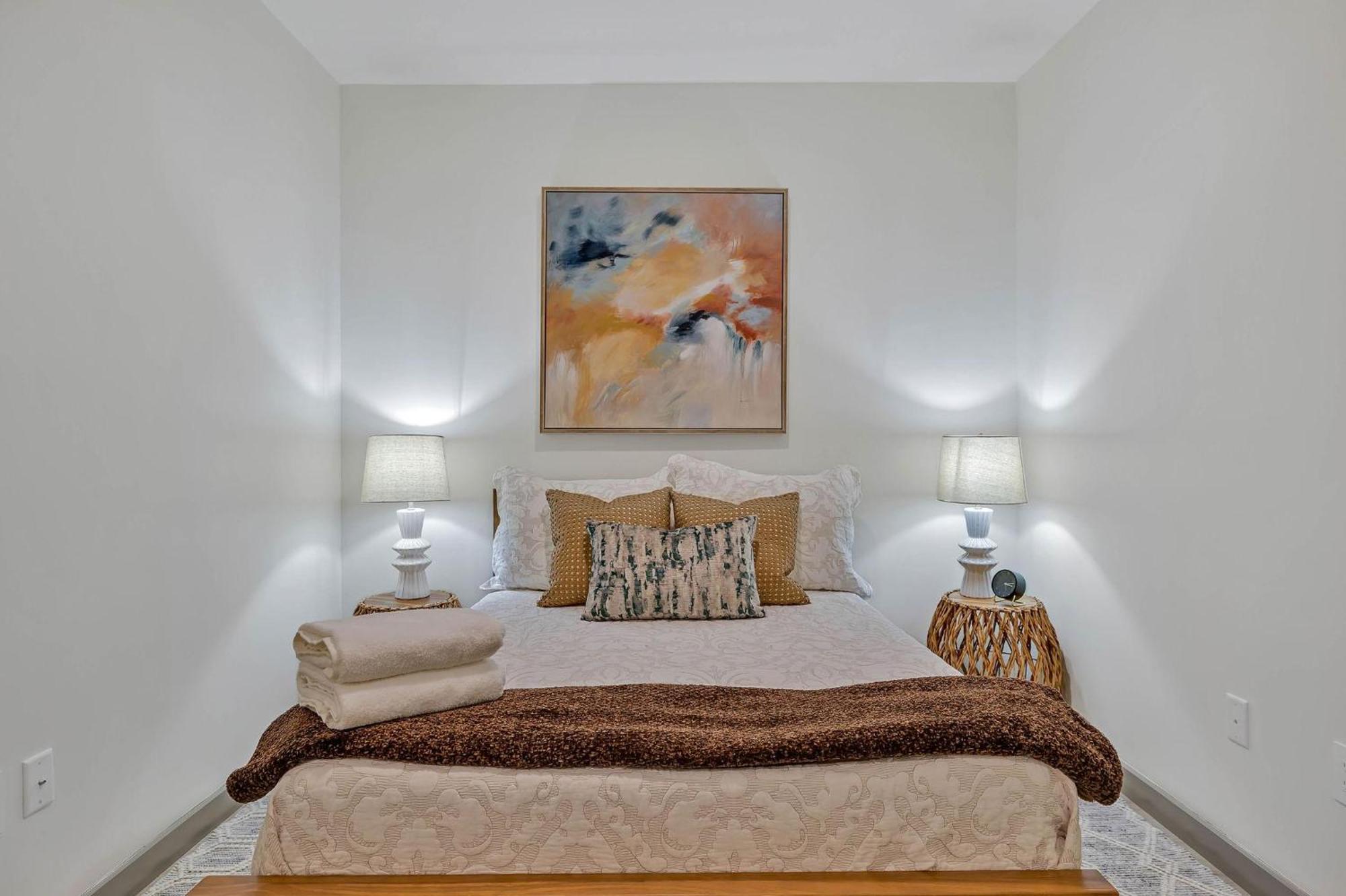 Hyve - Southern Comfort - Walk To Broadway Holiday home