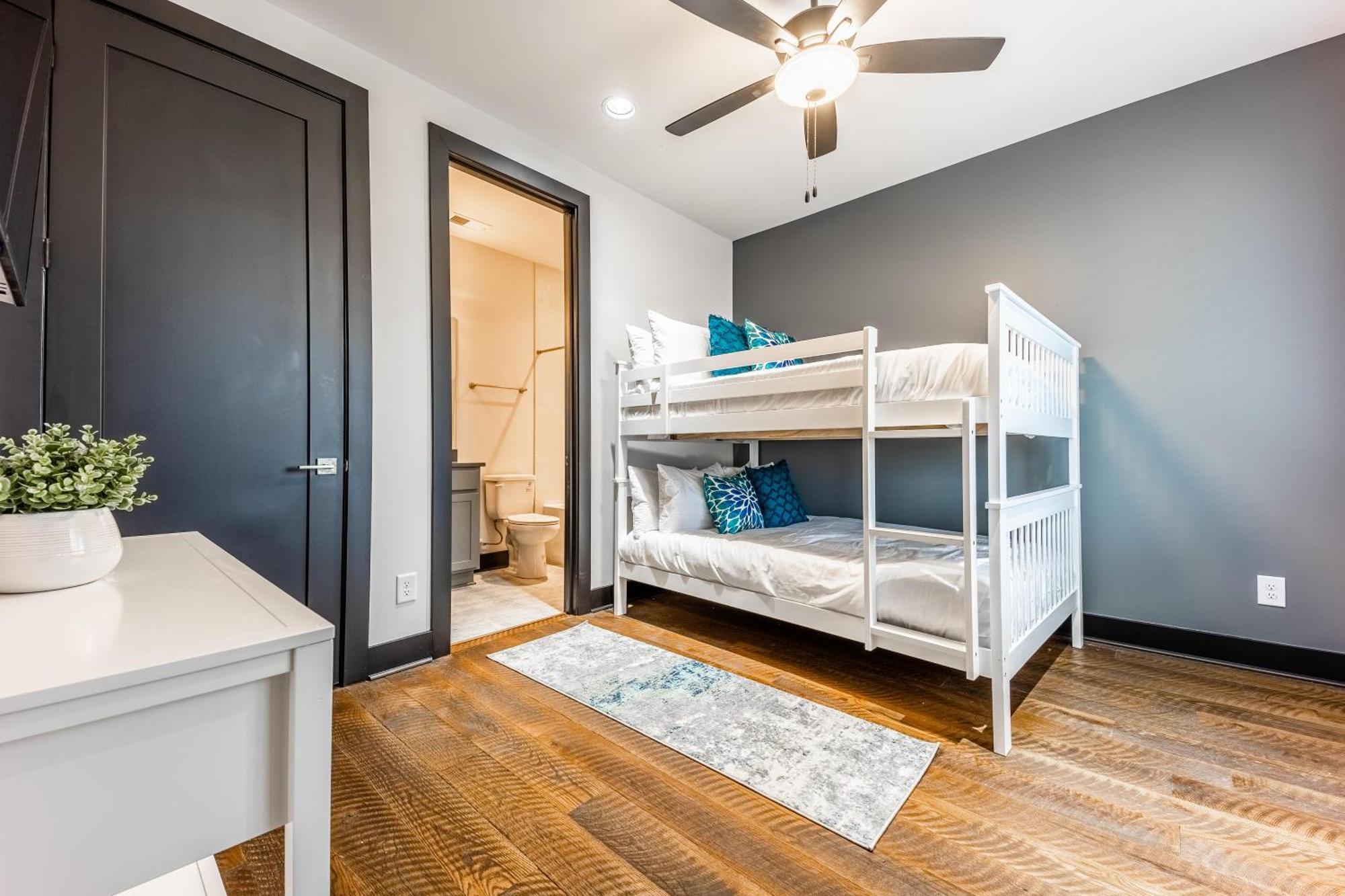 Holiday home - 1037 Southside Ct #2 & #3 - Combo *