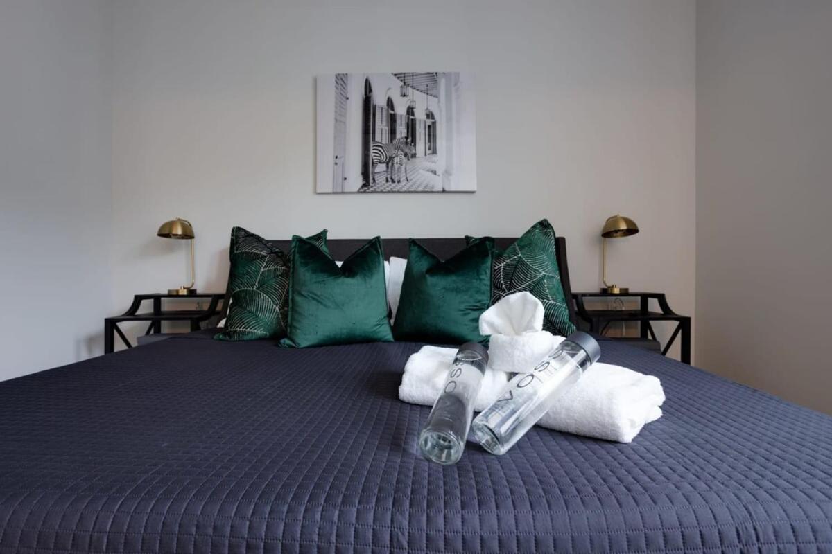 East Nash Double - 26 Beds Fast * Nashville