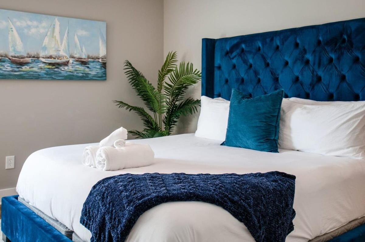 Apartment New With 2 King Beds Walk To Bars *