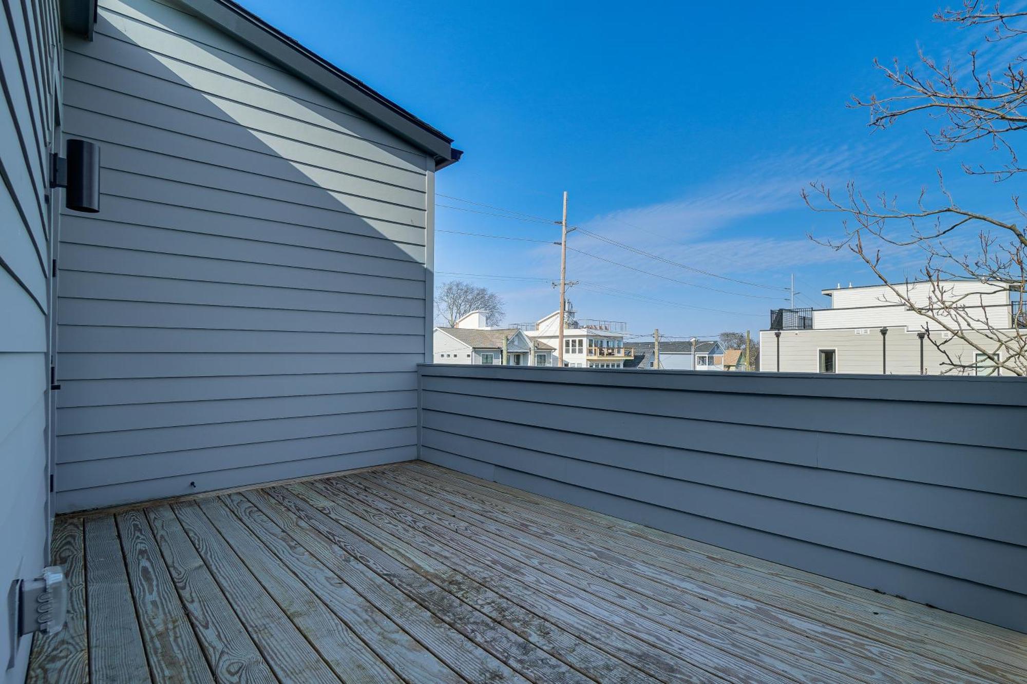 Sleek And Modern Walk To Marathon! Holiday home Nashville