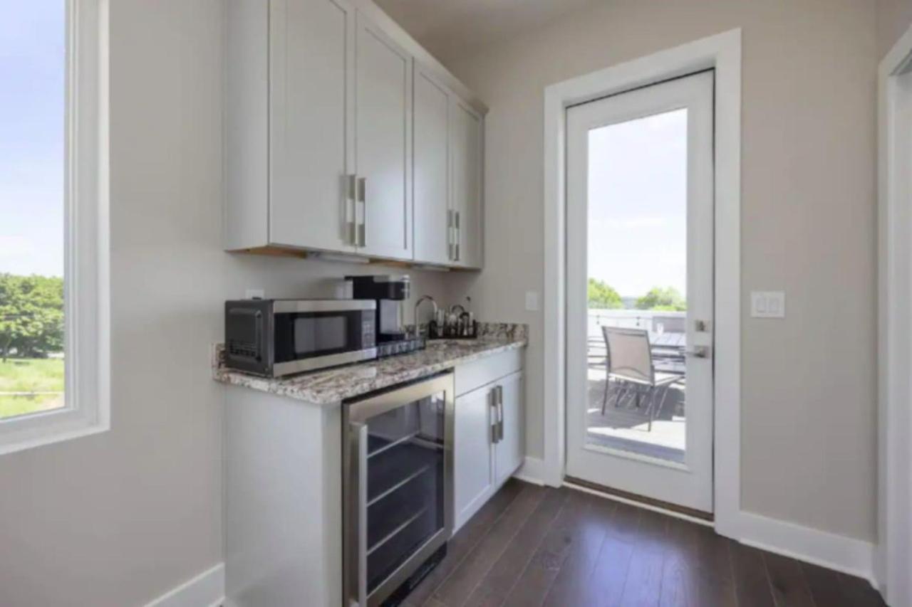 Holiday home Luxury Four-story With Rooftop Views, 10min To Downtown! Sleeps 12! Nashville