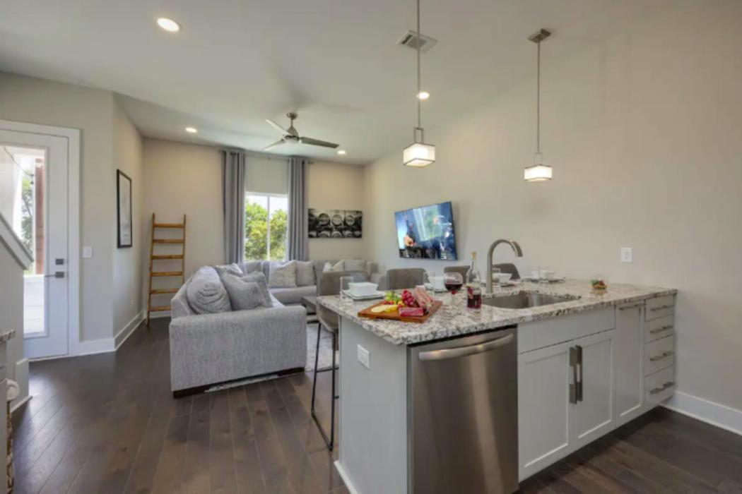 Luxury Four-story With Rooftop Views, 10min To Downtown! Sleeps 12! * Nashville