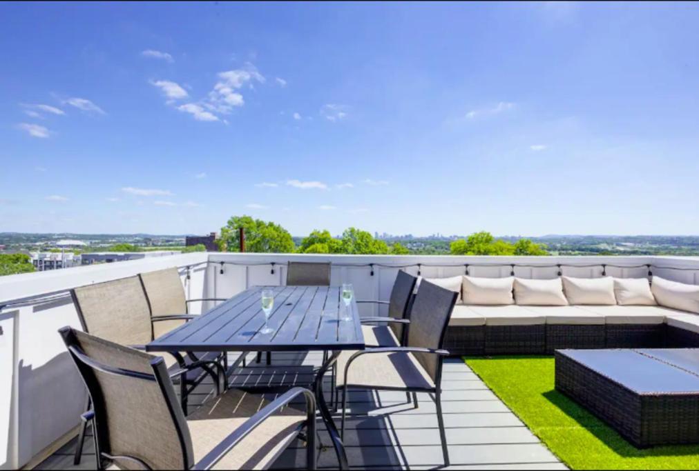 Holiday home Luxury Four-story With Rooftop Views, 10min To Downtown! Sleeps 12! Nashville