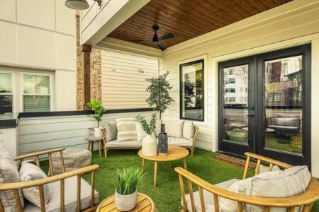 The Waylon - 8 Beds And Cozy Rooftop Lounge *