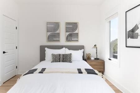 The Waylon - 8 Beds And Cozy Rooftop Lounge Holiday home *