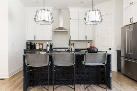 The Waylon - 8 Beds And Cozy Rooftop Lounge Holiday home