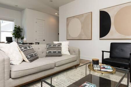 The Waylon - 8 Beds And Cozy Rooftop Lounge