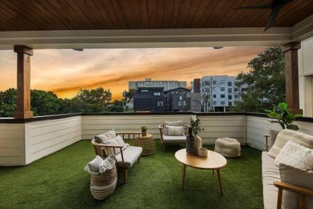Holiday home The Waylon - 8 Beds And Cozy Rooftop Lounge Nashville