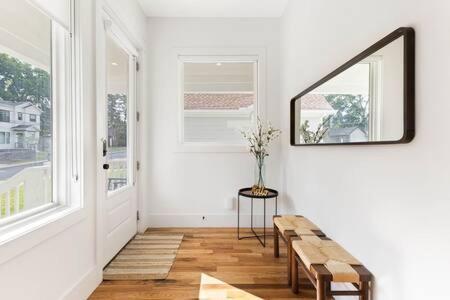 The Hadley House - Cozy Porch & Fenced In Backyard Holiday home Nashville
