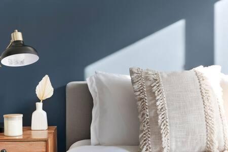 The Hadley House - Cozy Porch & Fenced In Backyard Holiday home Nashville