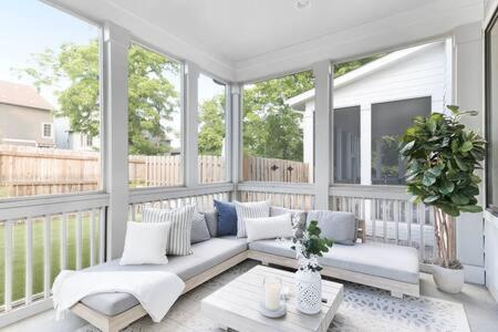 The Hadley House - Cozy Porch & Fenced In Backyard Holiday home Nashville