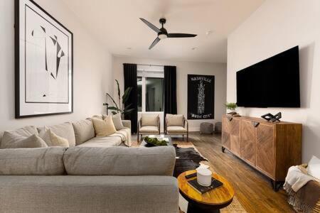 The Willow - Rooftop Lounge With Skyline Views *