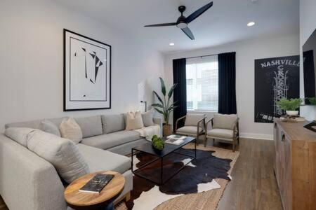 The Willow - Rooftop Lounge With Skyline Views * Nashville