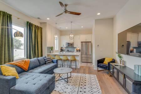 Expansive Retreat With Rooftop Deck *
