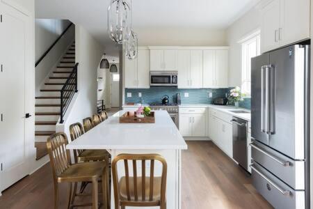 Taylor Haus - Downtown Gem 5 Min To Broadway Holiday home